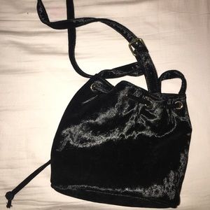 F21 black velvet shoulder strap purse